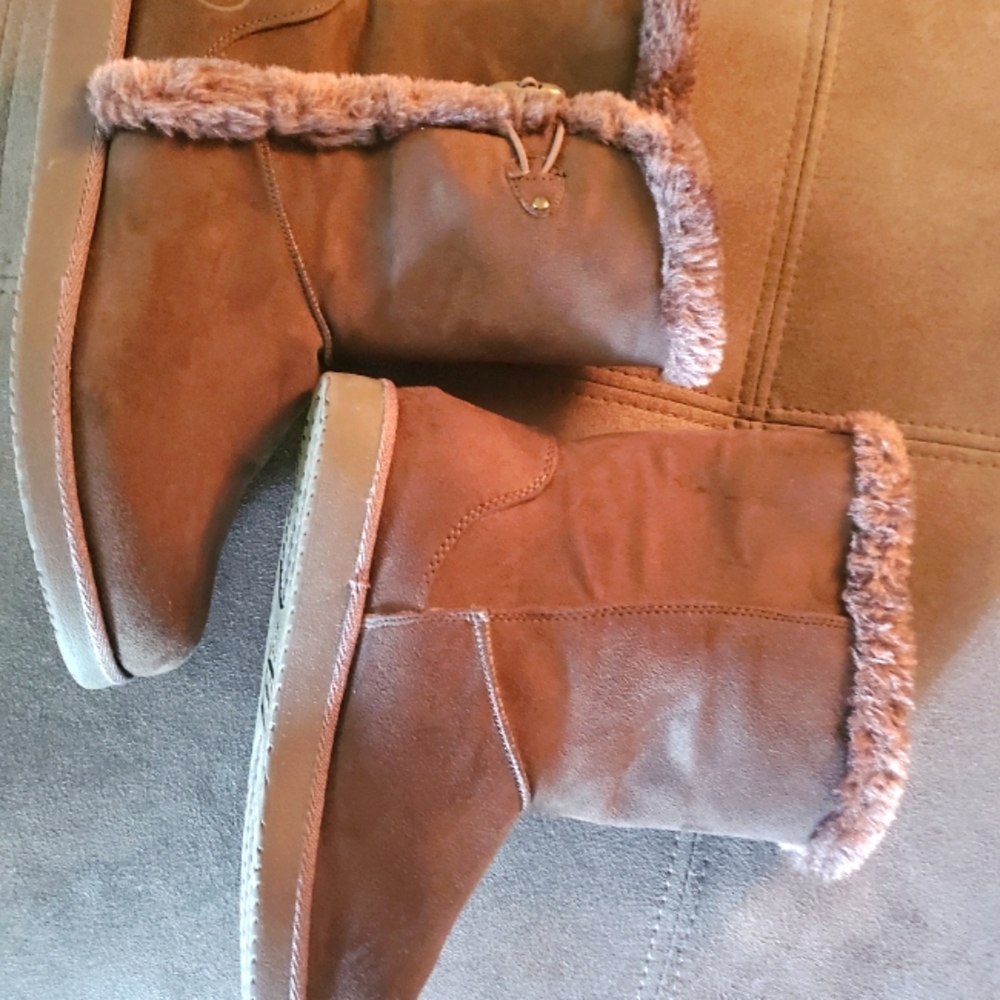 New brownish Airwalk boots size 8.5